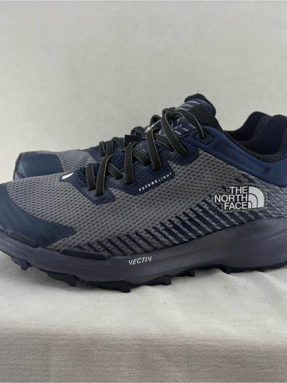 The North Face grey/blue Men's Vectiv Trail Shoe - size 8.5/41 New with tags